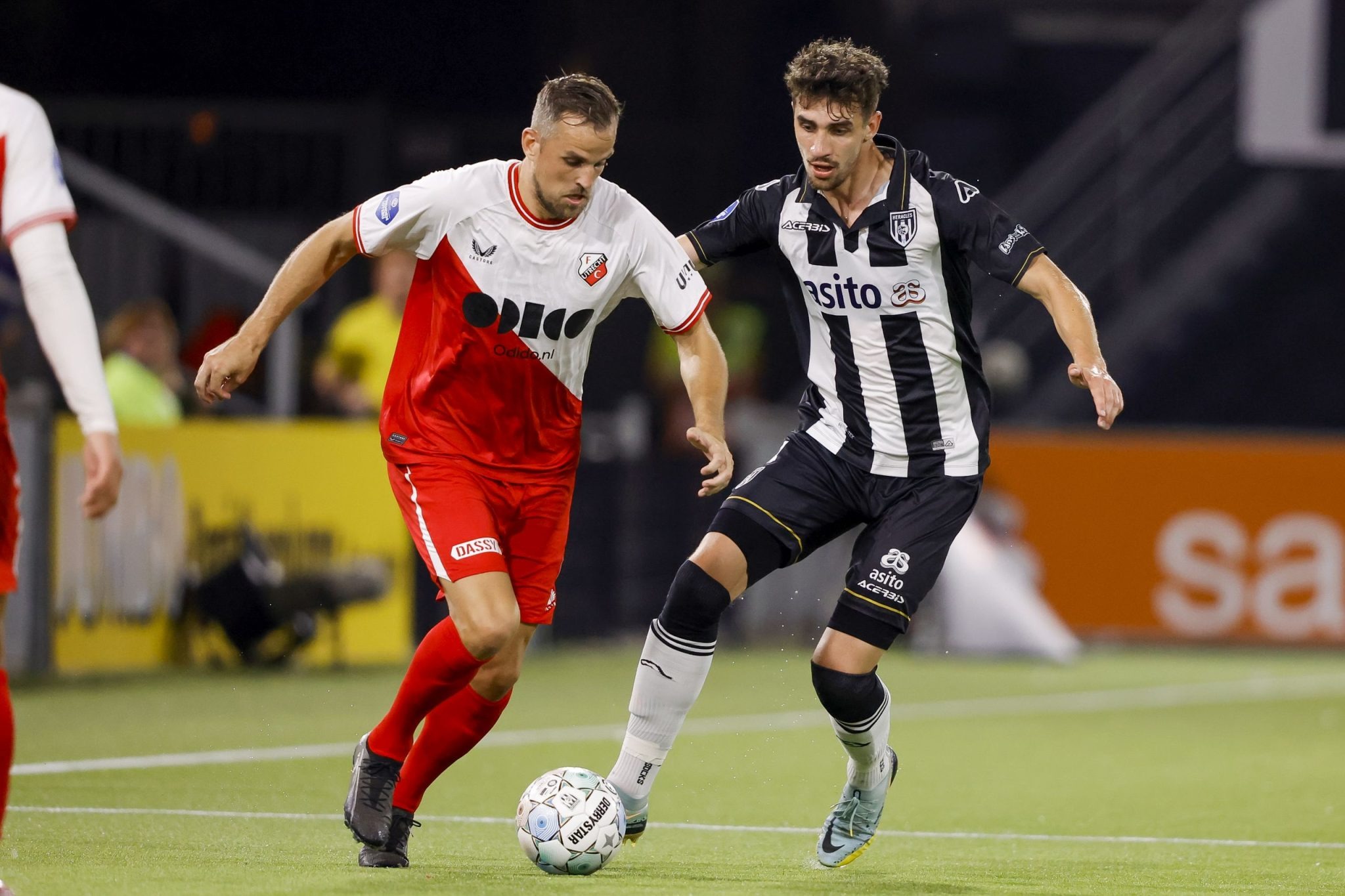 Nhận định soi kèo Utrecht vs Heracles lúc 02h00 ngày 9/11/2024 nhan-dinh-soi-keo-utrecht-vs-heracles-luc-02h00-ngay-9-11-2024-1